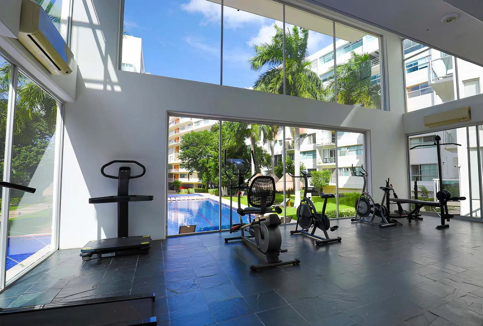 Spacious Apartment With Gym & Pool Cancún